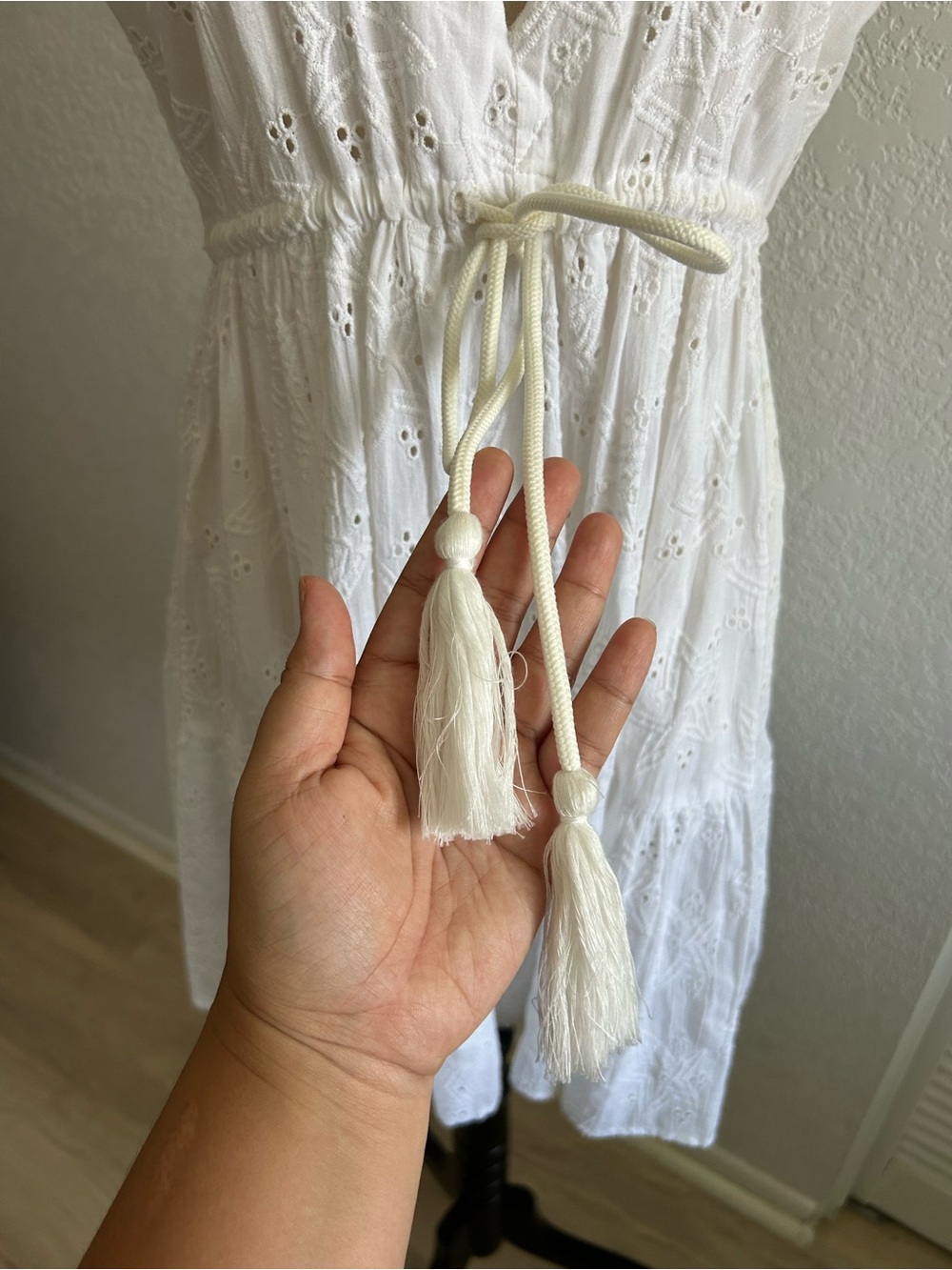 Sitano White Eyelet Starfish Ruffle Tier V-neck Sleeveless Midi Dress - Picture 4 of 7